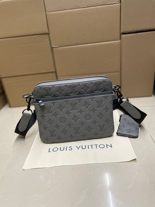 Men's Louis Vuitton crossbody bag, gray monogram, front pocket and shoulder strap