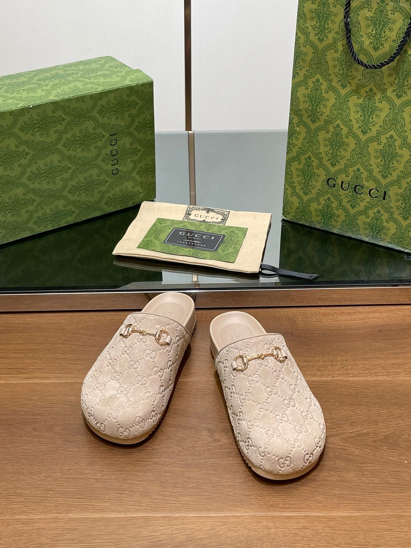 Gucci logo mule sandals, light beige patterned upper with gold-tone horsebit buckle