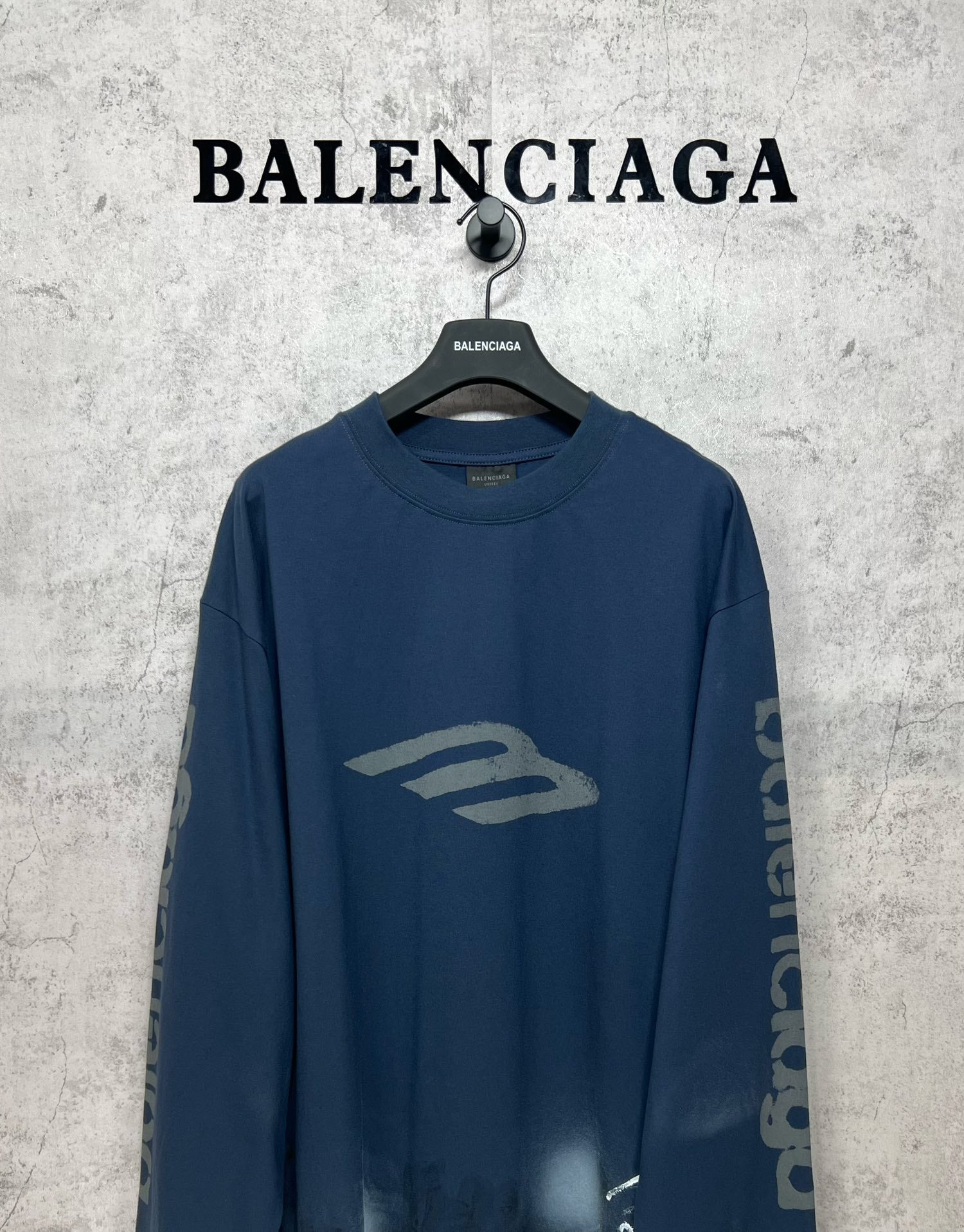 Long-sleeve crewneck T-shirt, dark blue, front logo print, ribbed collar