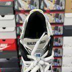 Unisex shoe tongue with black lining and BALENCIAGA logo, lace-up