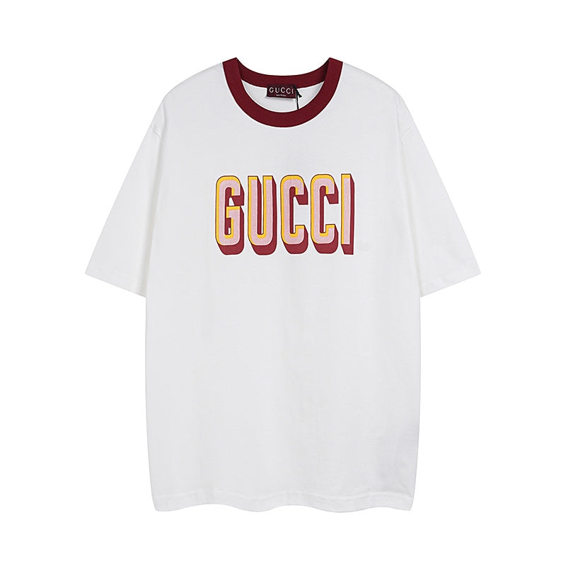 White short-sleeve T-shirt with burgundy striped collar and large GUCCI logo