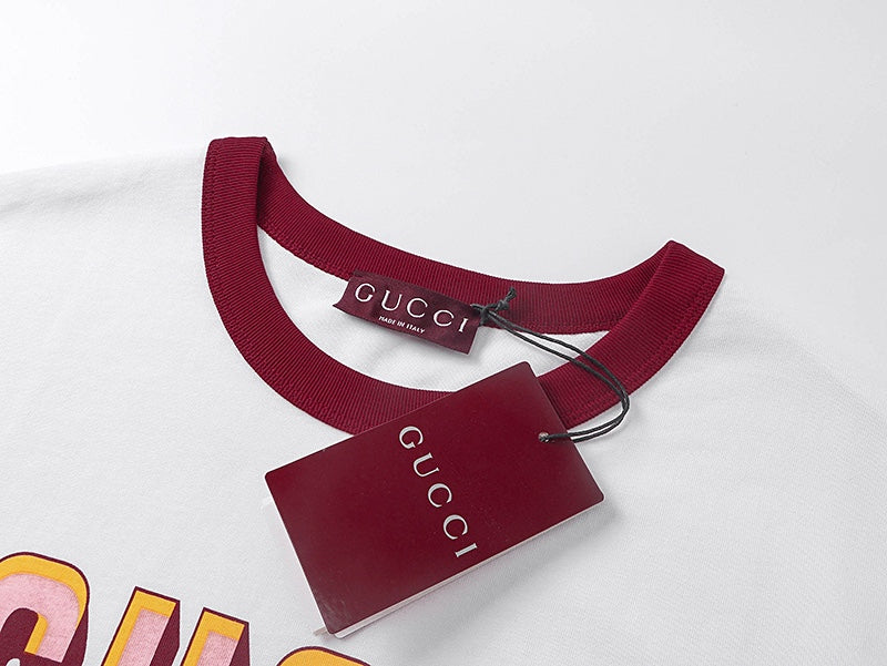 White T-shirt neckline with burgundy ribbed collar and Gucci size tag
