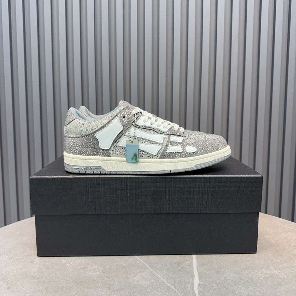 Men's low-top sneaker in silver speckled suede with white panels and lace-up design