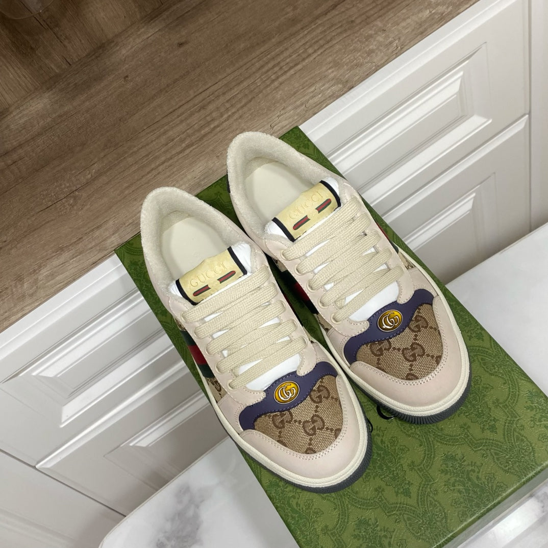 Gucci unisex sneakers, front view, white laces, logo toe panel and multicolor band.