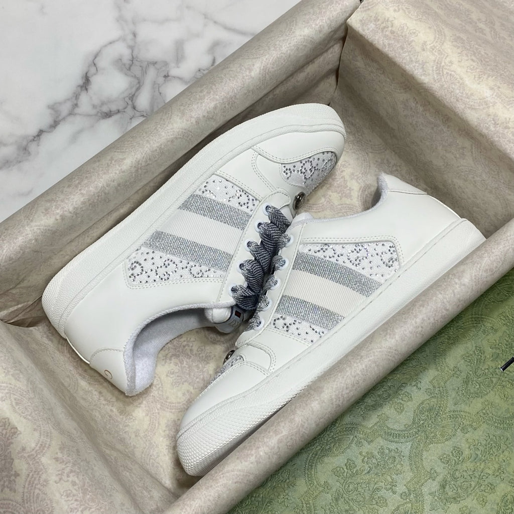 White Gucci unisex sneakers with gray stripe and perforated toe panel