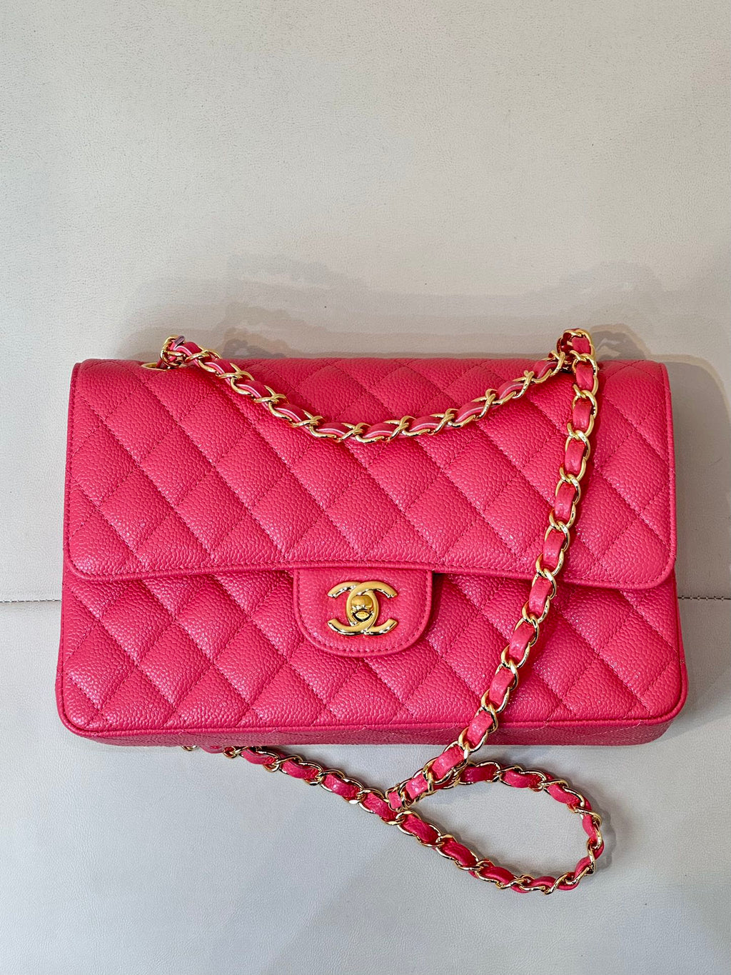 Fuchsia quilted leather flap shoulder bag with gold chain and Chanel logo clasp