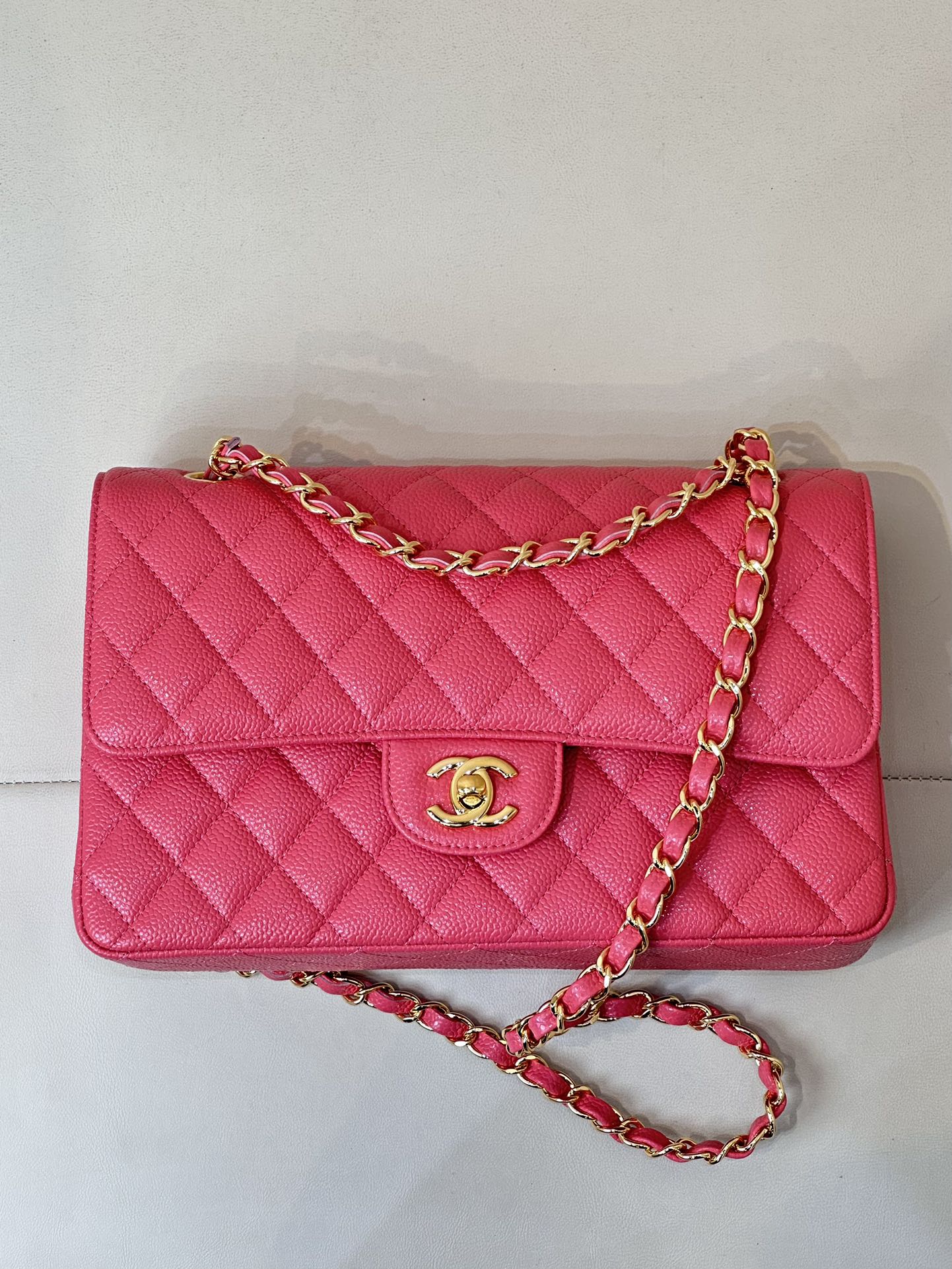 Fuchsia quilted leather flap shoulder bag with gold chain and Chanel logo clasp