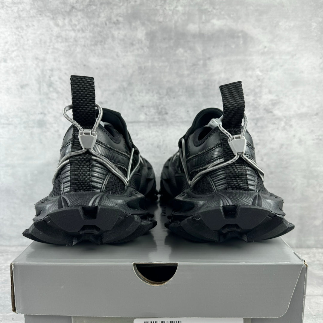 Balenciaga unisex sneakers heel view, black chunky sole with rear support straps