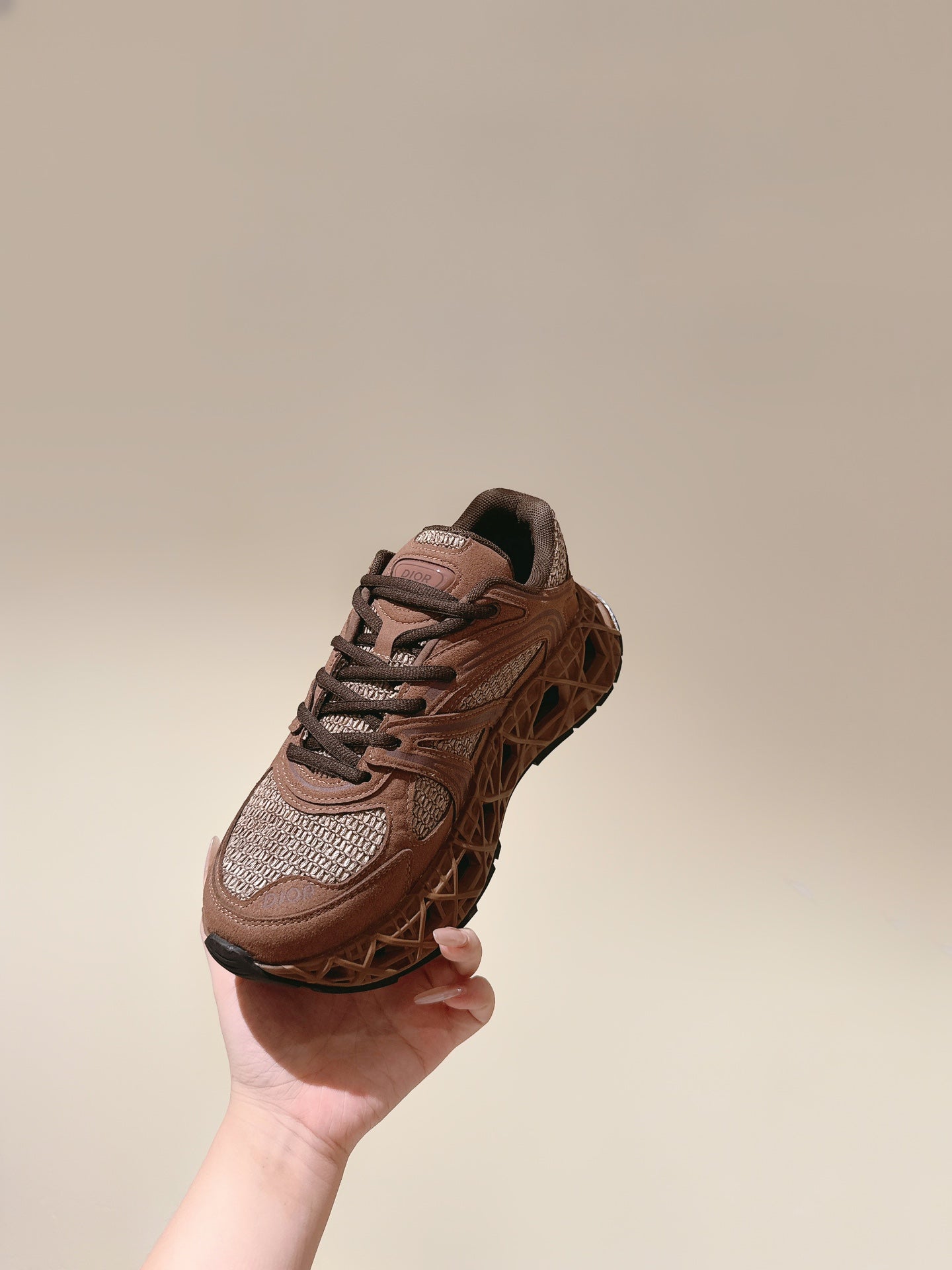 Unisex sneakers held up, tan and brown lace-up with textured tread sole
