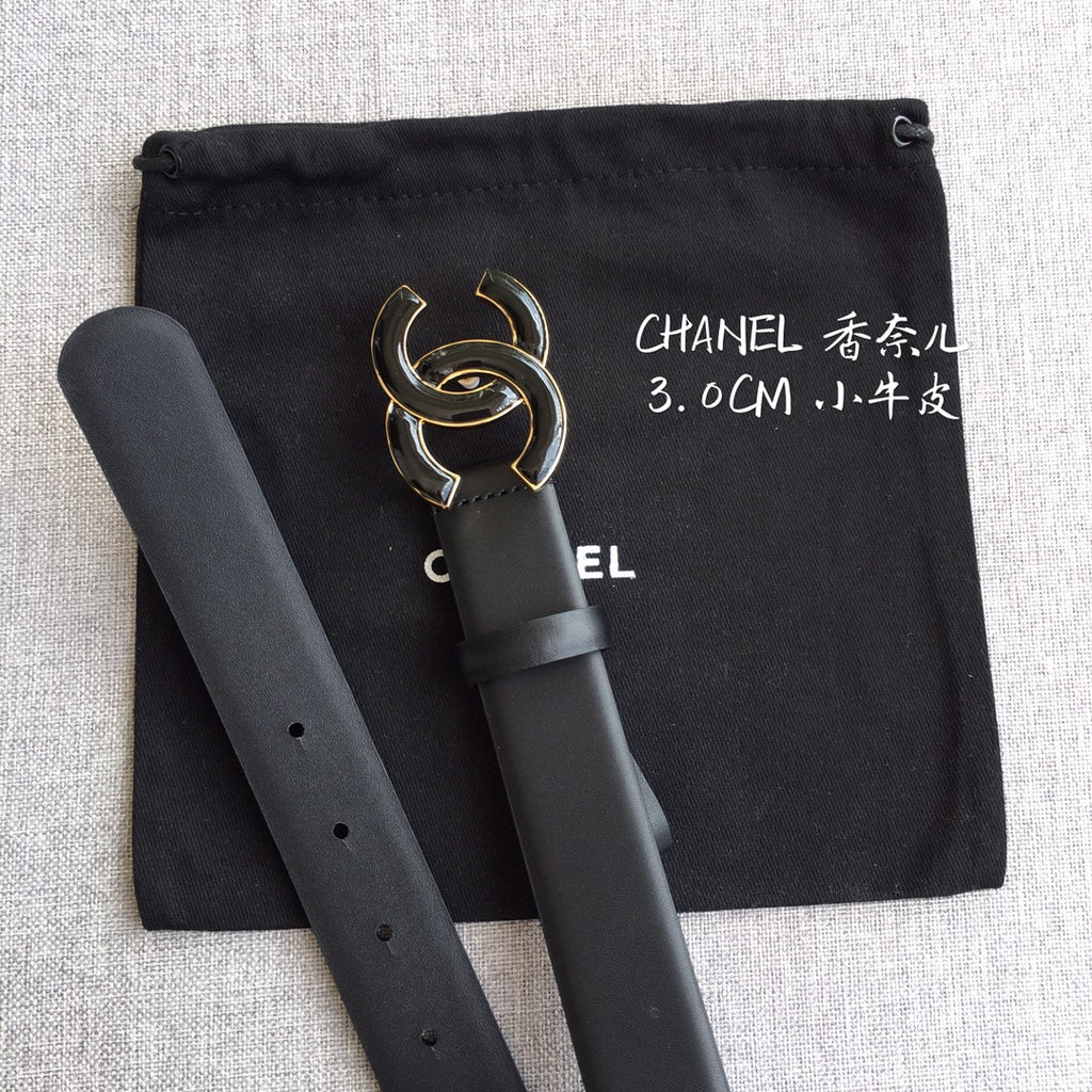Dark leather belt with gold-tone interlocking C buckle and black dust bag pouch.