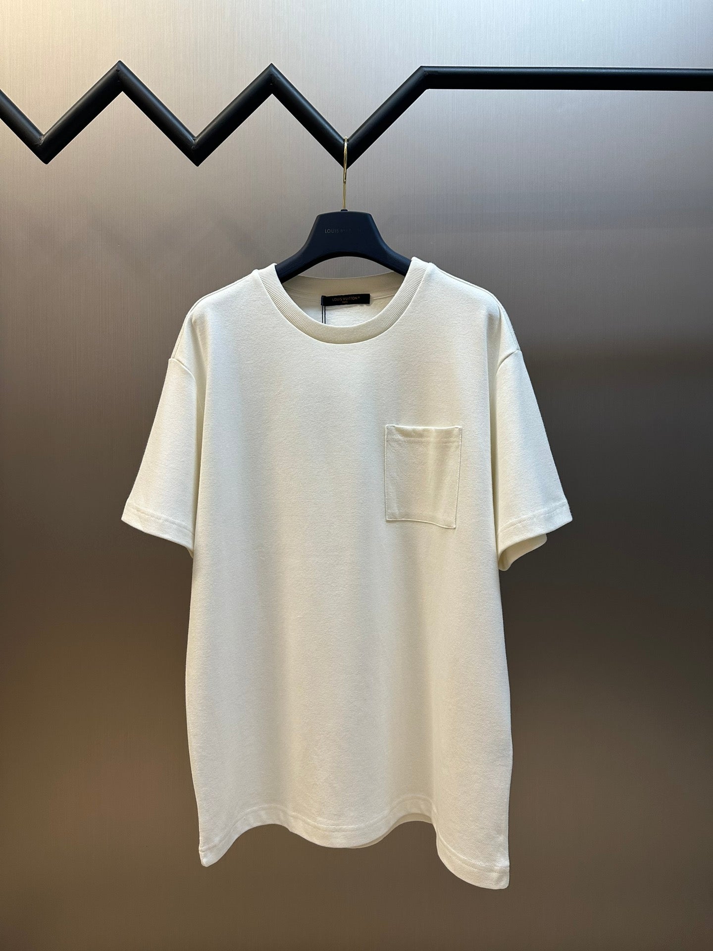 Louis Vuitton white crewneck T-shirt with short sleeves and chest pocket