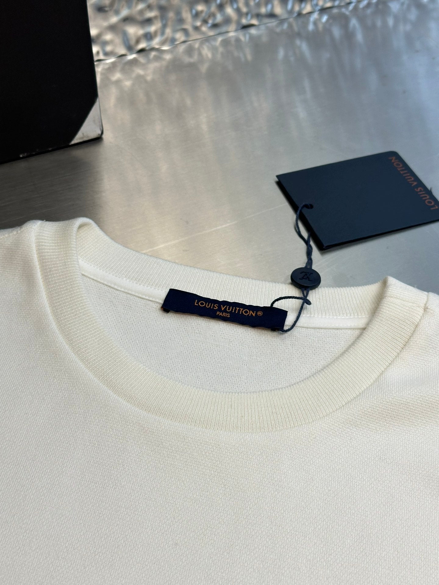 Louis Vuitton white crewneck T-shirt neckline with attached size tag