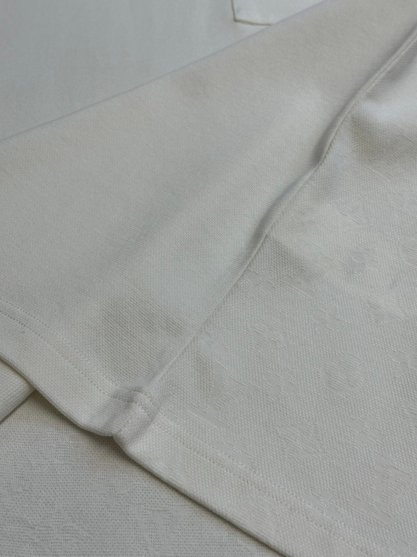 Louis Vuitton white T-shirt hem with soft fabric fold