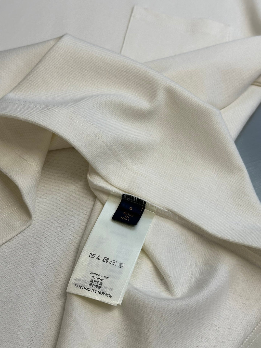 Louis Vuitton white T-shirt inside label and neckline seam