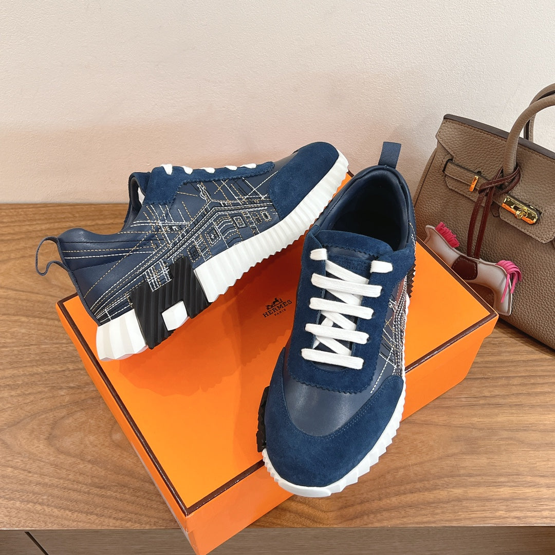 Unisex blue sneakers with white laces, patterned side panel and white sole