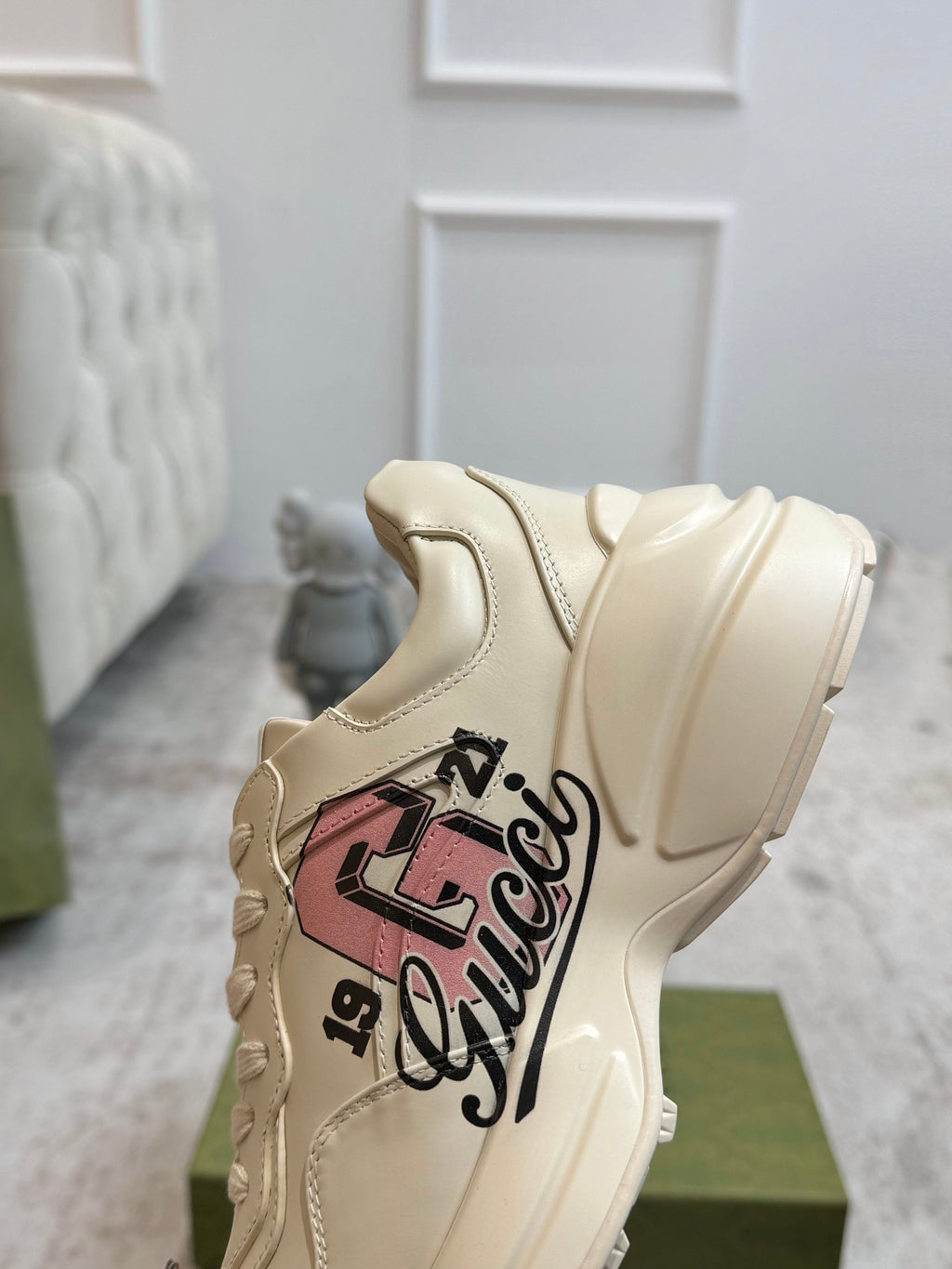 Light beige chunky sneaker with Gucci logo graphic on side