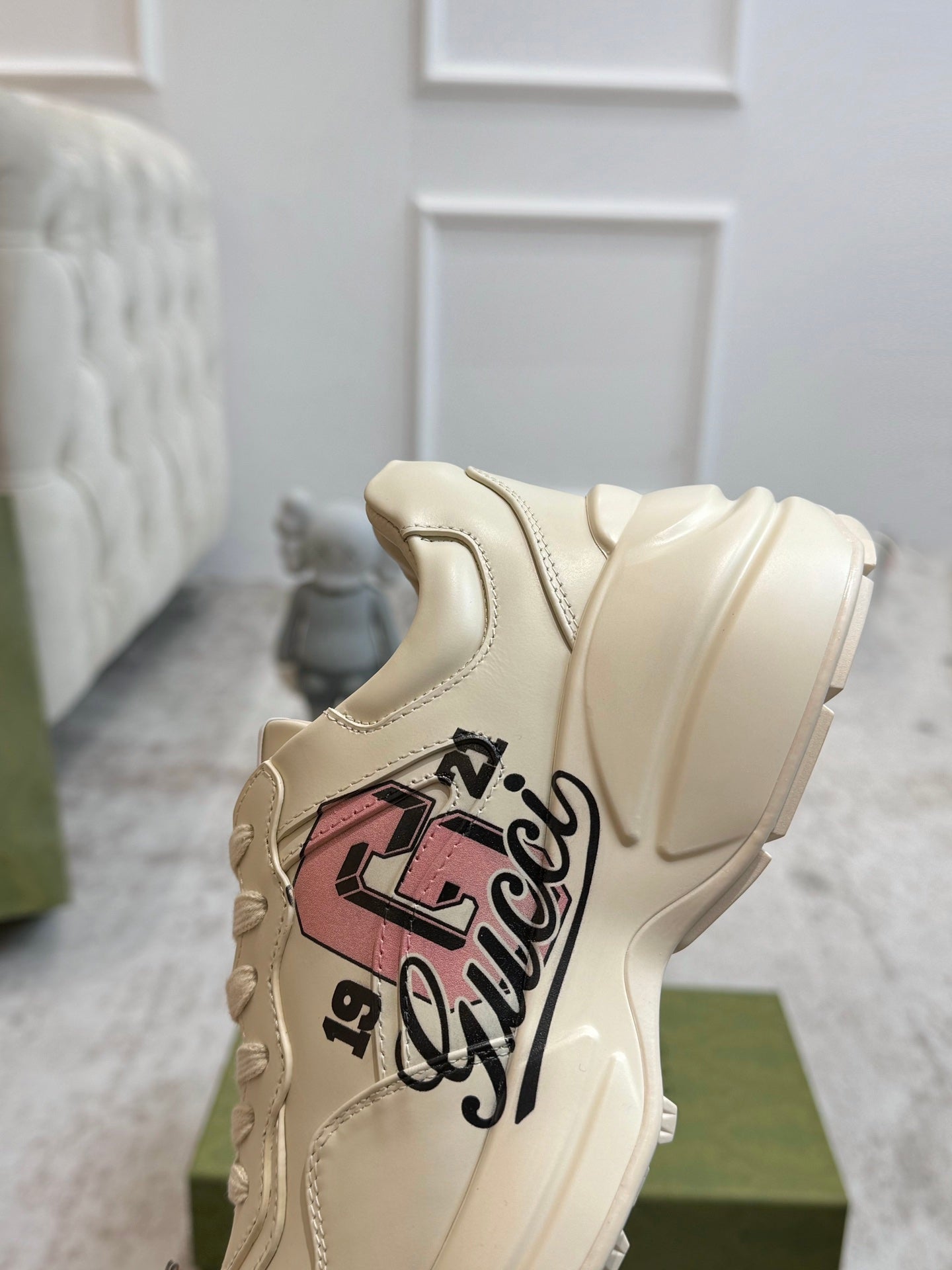 Light beige chunky sneaker with Gucci logo graphic on side