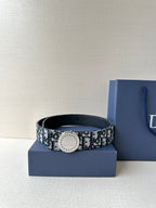 Logo-print leather belt with round light buckle, textured black-and-white strap