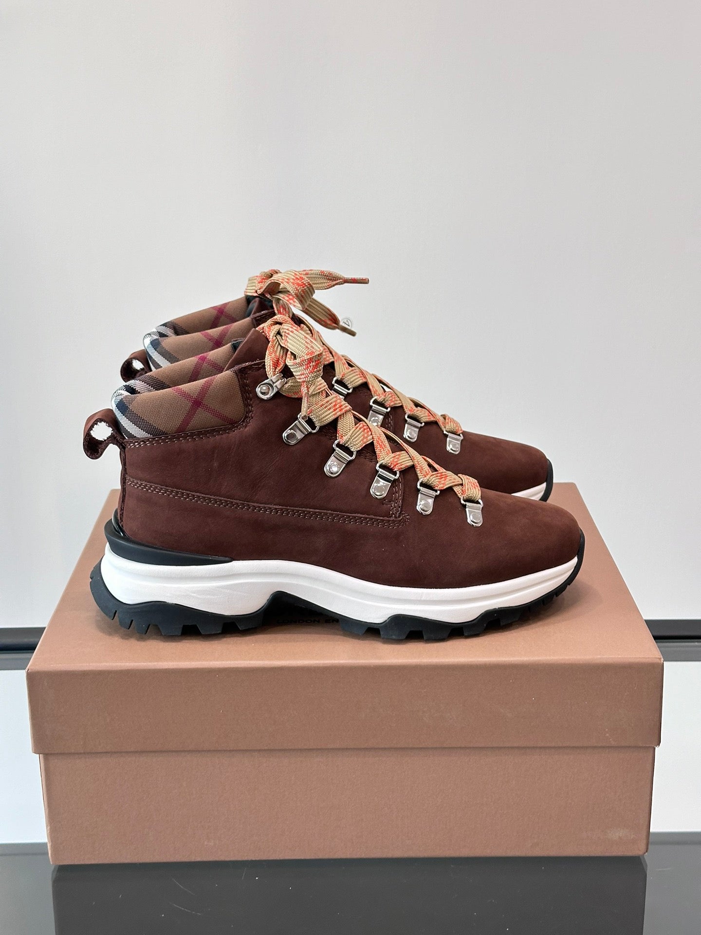 Luxury Shoes Burberry