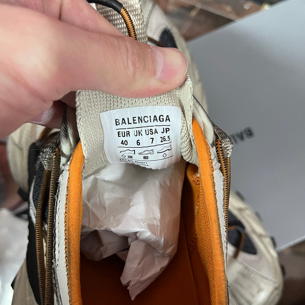 Balenciaga size label inside sneaker: EUR 40, UK 6, US 7, JP 25.0.