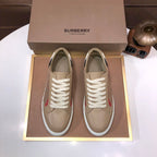 Beige low-top sneakers with white laces and logo stripes, in box