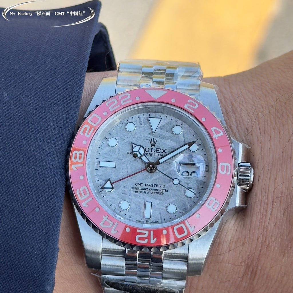 Rolex GMT-Master watch face, steel bracelet, light dial, pink-red bezel, GMT hands
