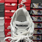 Unisex white sneaker heel with BALENCIAGA lettering on the inner collar
