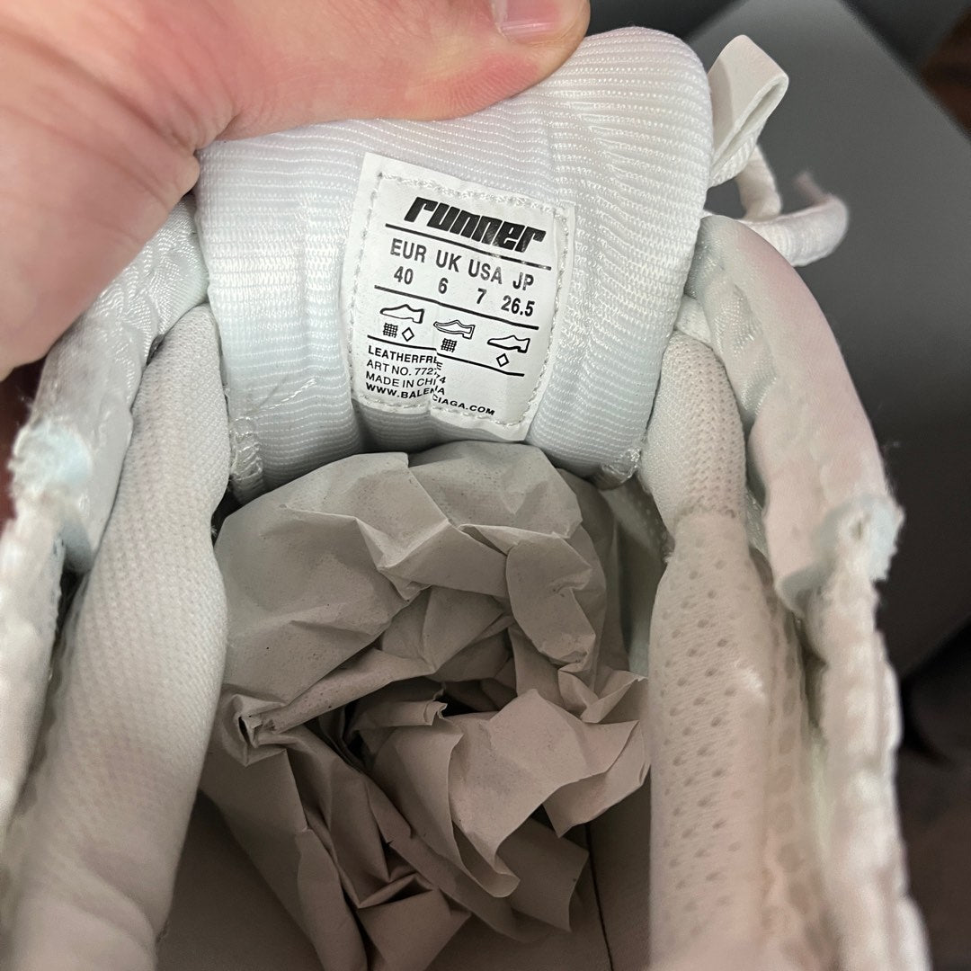 Unisex sneaker interior label with Runner sizing and leather upper details