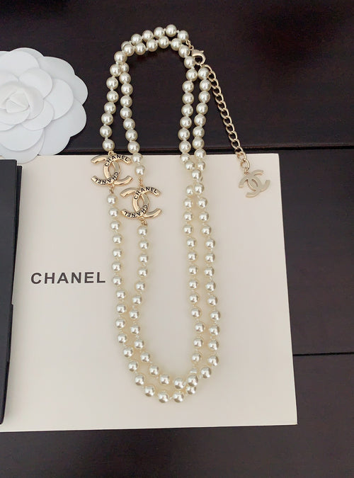 Pearl necklace with CHANEL medallion and gold chain side charms