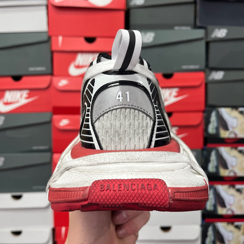 Unisex sneakers rear view with red heel band and gray knit back panel
