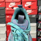 Teal sneaker heel with elastic pull tab and woven lace detail