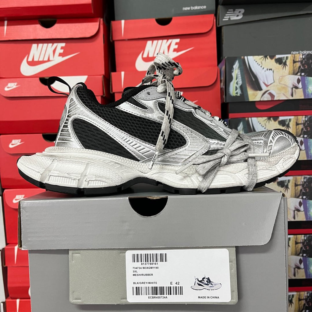 Lace-up running shoes, silver leather-look panels with black mesh sections and white sole