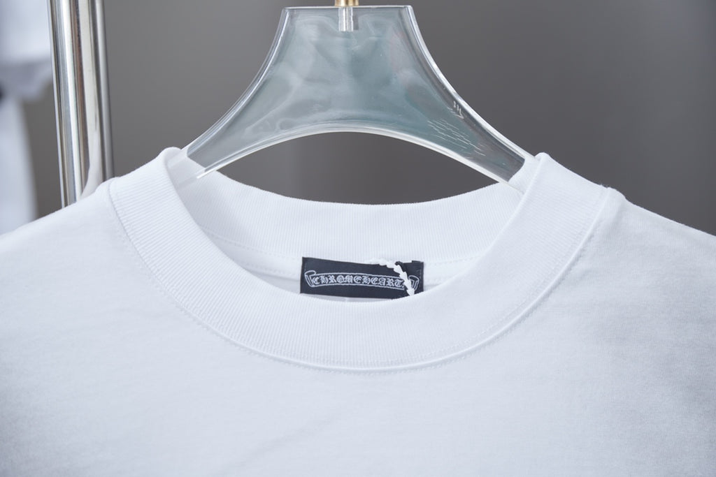 White short-sleeve T-shirt with ribbed crew neck and inner fabric label