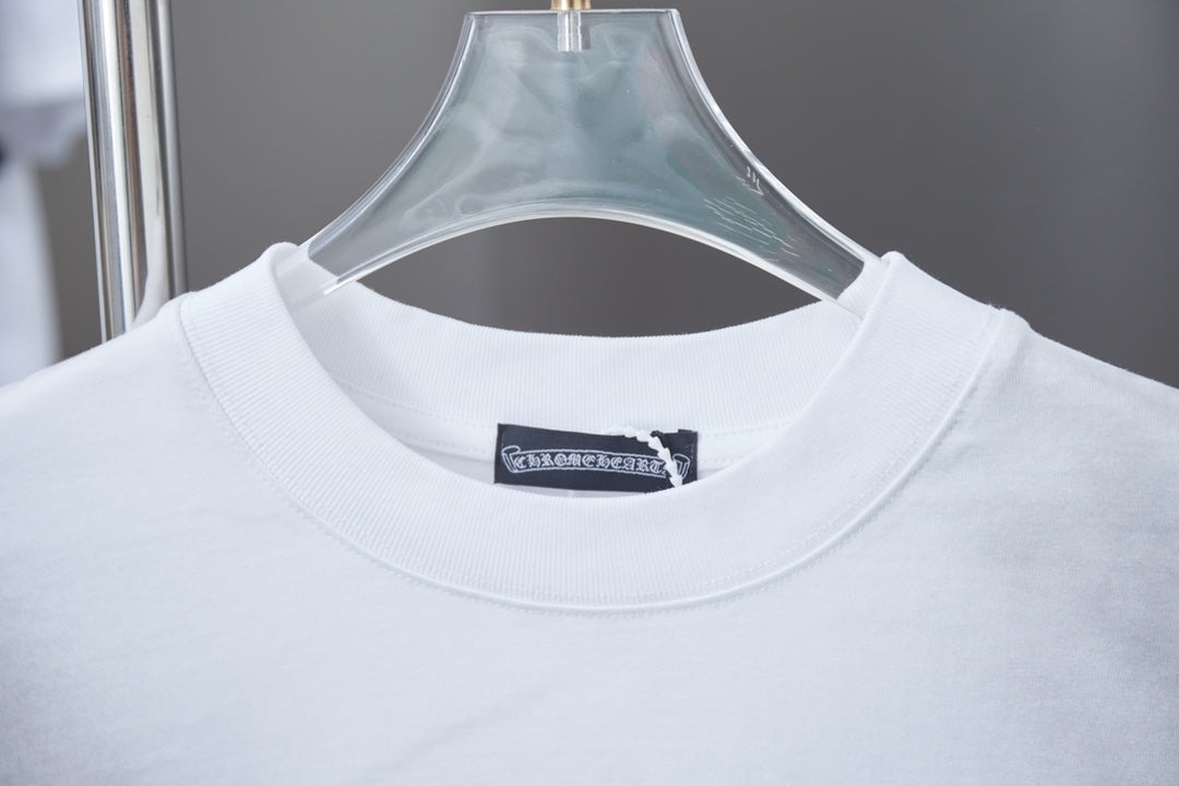 White short-sleeve T-shirt with ribbed crew neck and inner fabric label