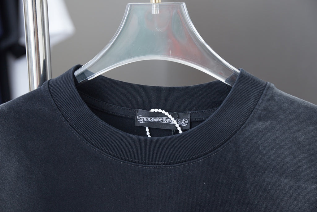 Navy short-sleeve T-shirt neckline with ribbed crew collar