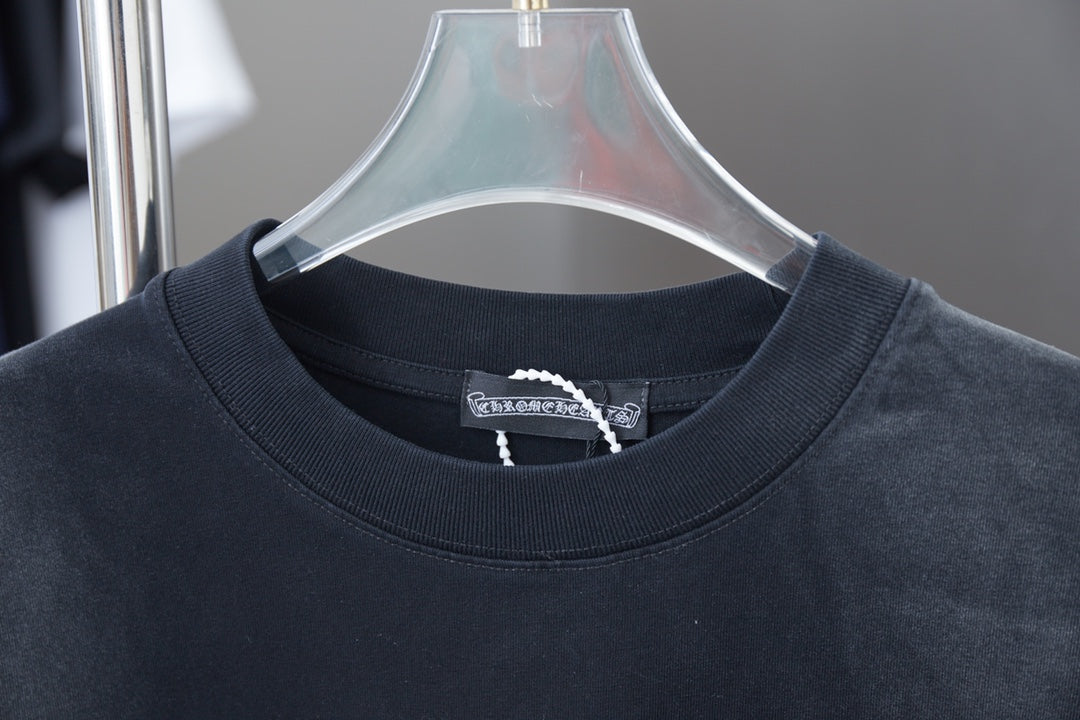 Navy short-sleeve T-shirt neckline with ribbed crew collar