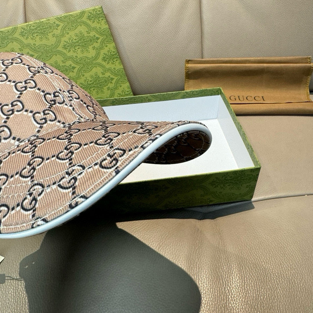 Gucci baseball cap close-up of brim edge, beige GG monogram fabric and black inner seam