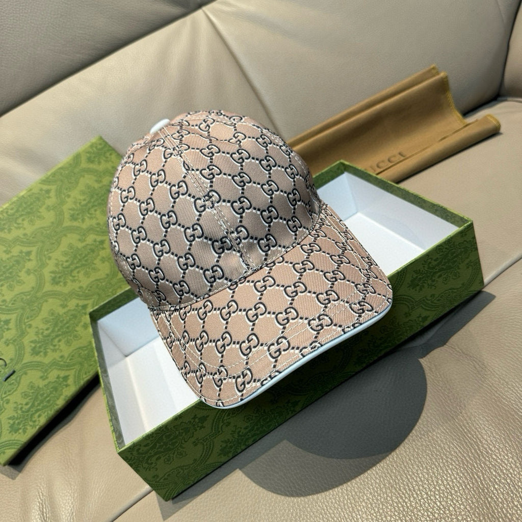 Gucci baseball cap with beige and dark GG monogram pattern, curved brim and stitched crown