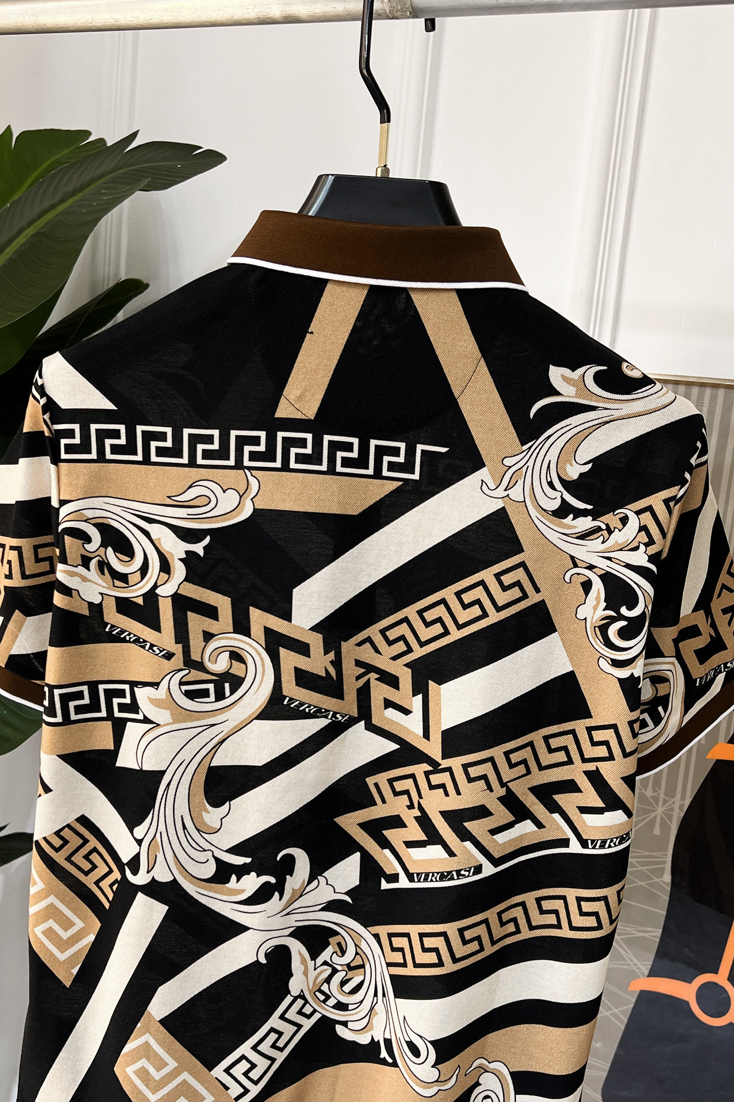 Versace patterned short-sleeve shirt with pointed collar, black and beige back