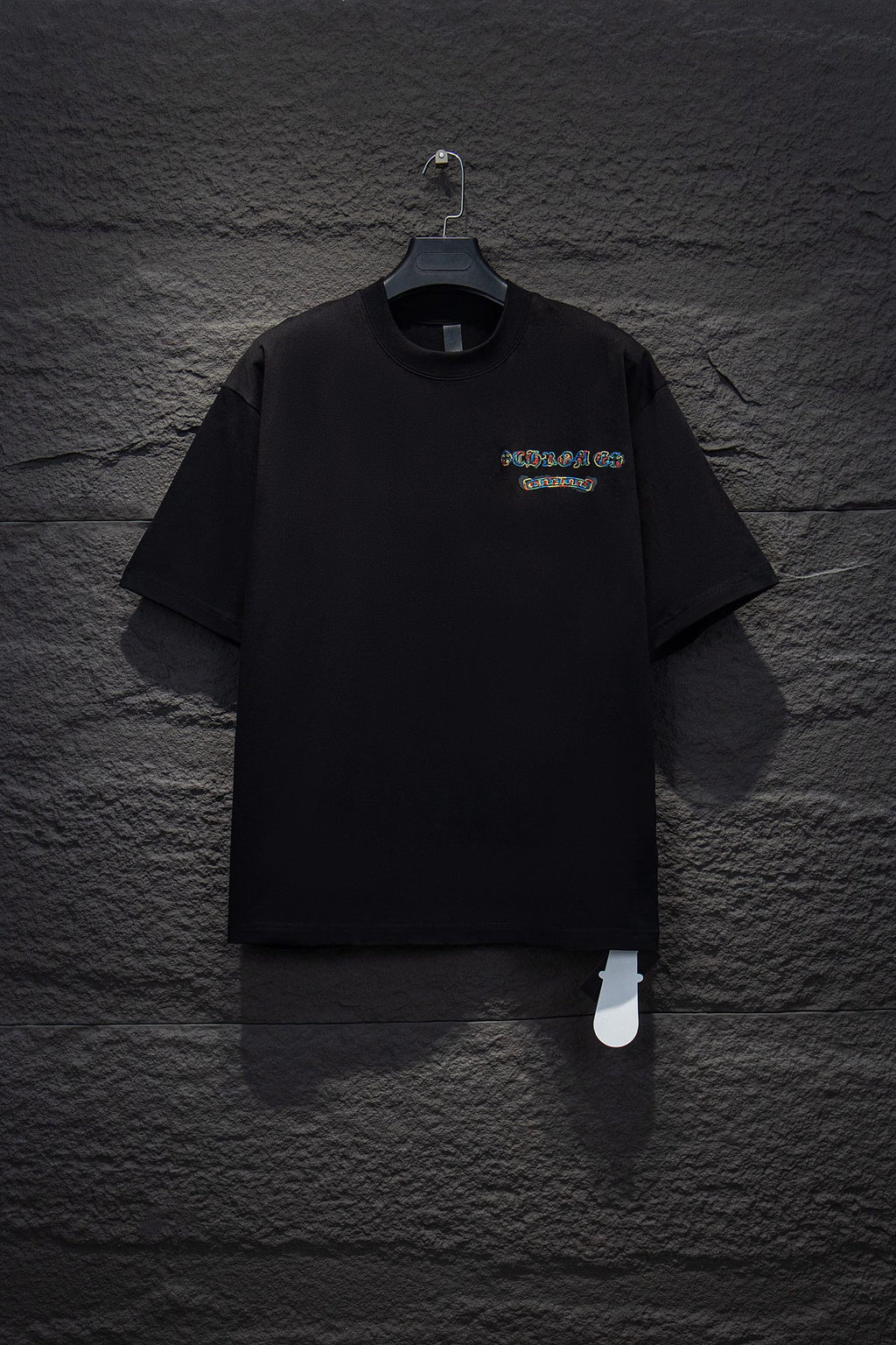 Black short-sleeve T-shirt with small chest logo embroidery