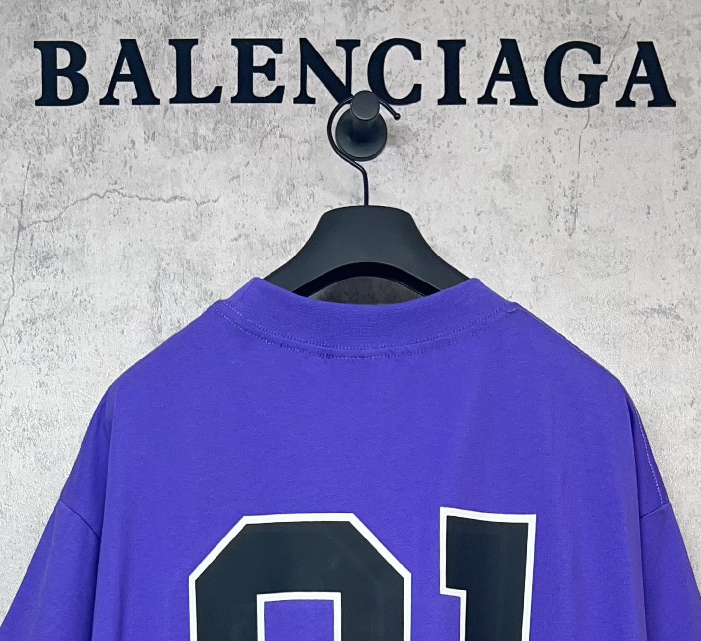 Purple T-shirt back neckline with BALENCIAGA '01' graphic