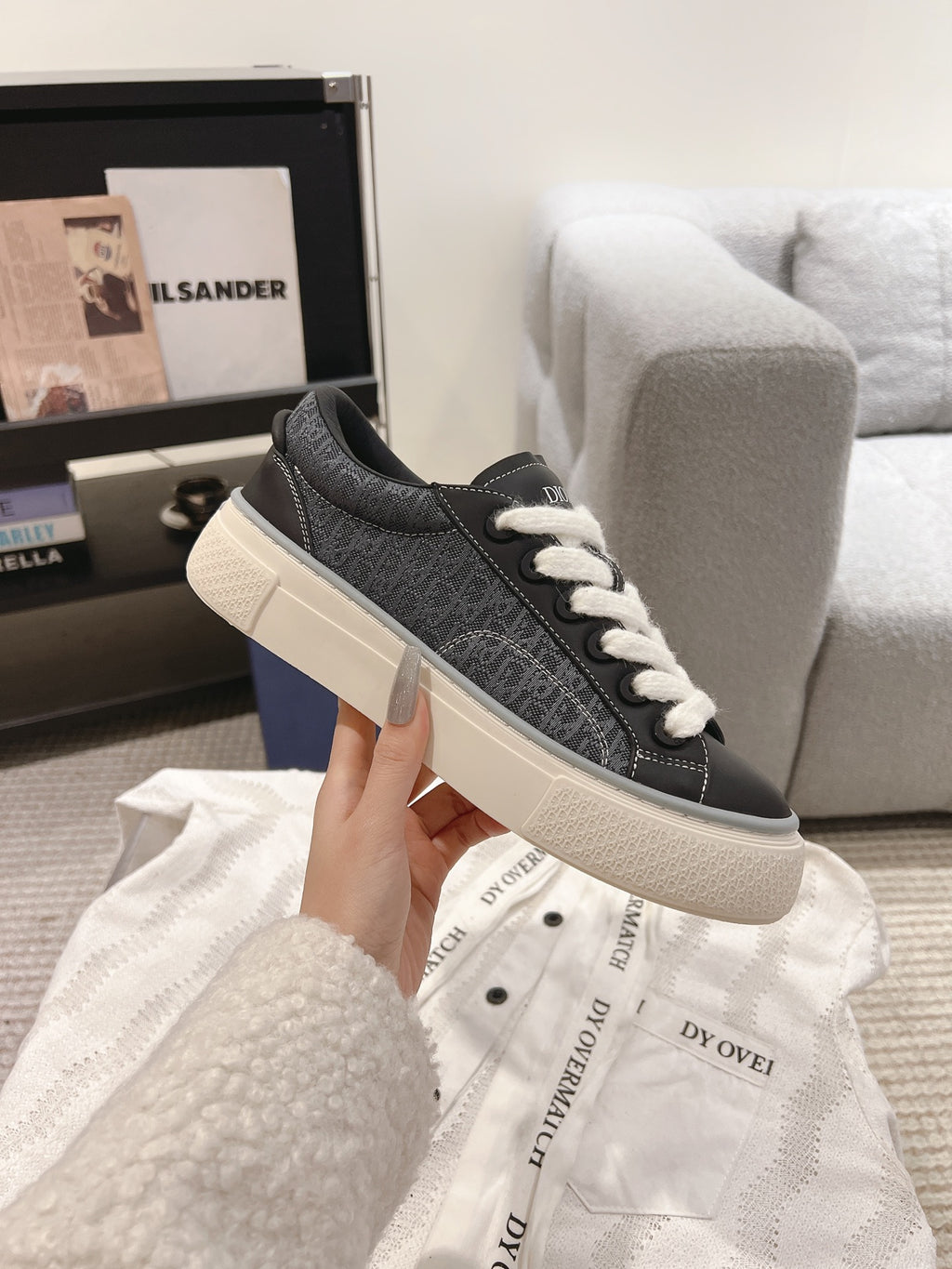 Single unisex low-top sneaker in dark gray with white laces and thick off-white sole