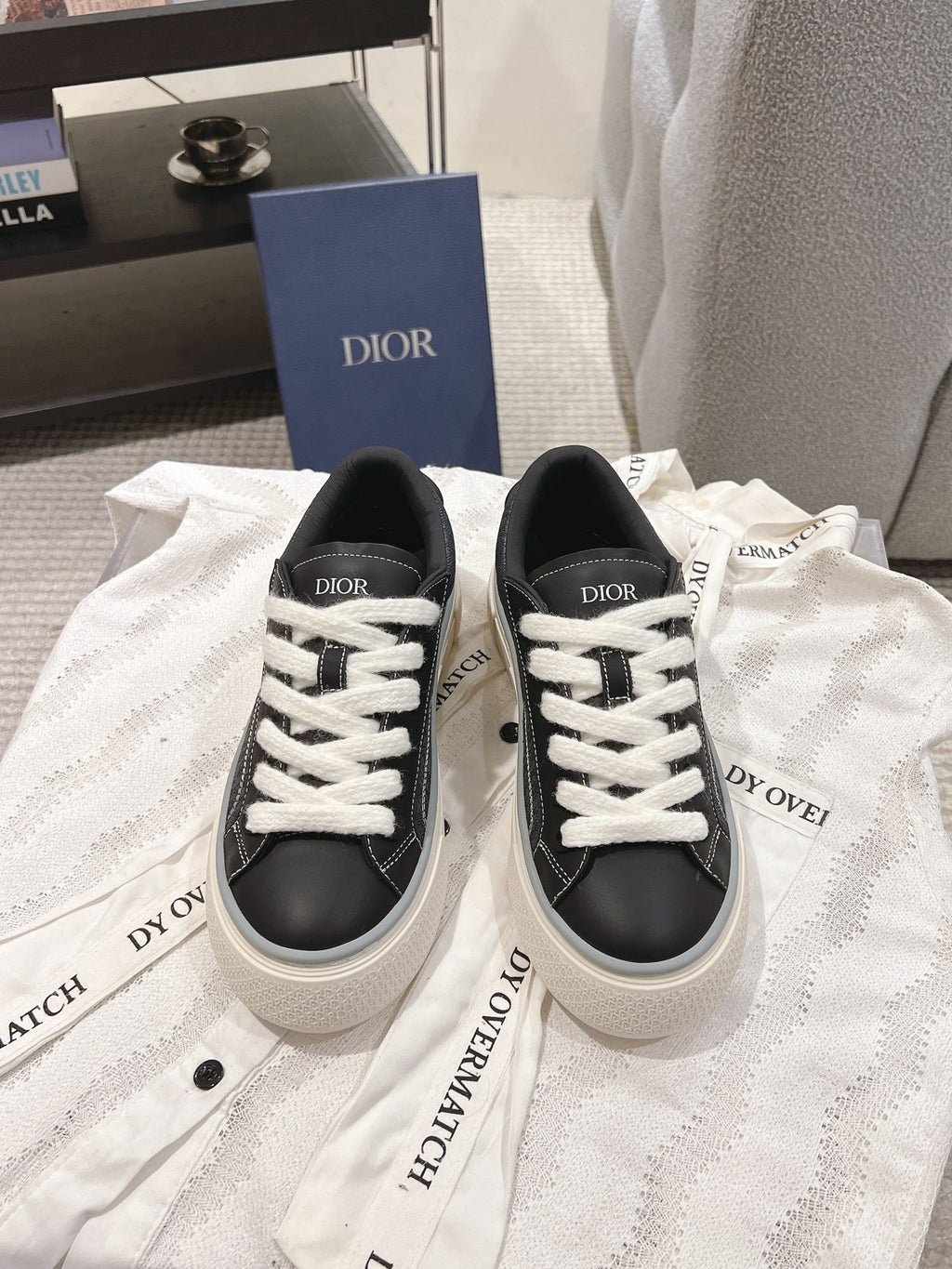 Unisex low-top sneakers in dark gray with white laces and textured side panels