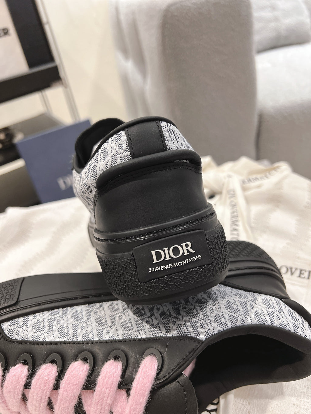 Black low-top sneaker heel with Dior label and patterned sole edge