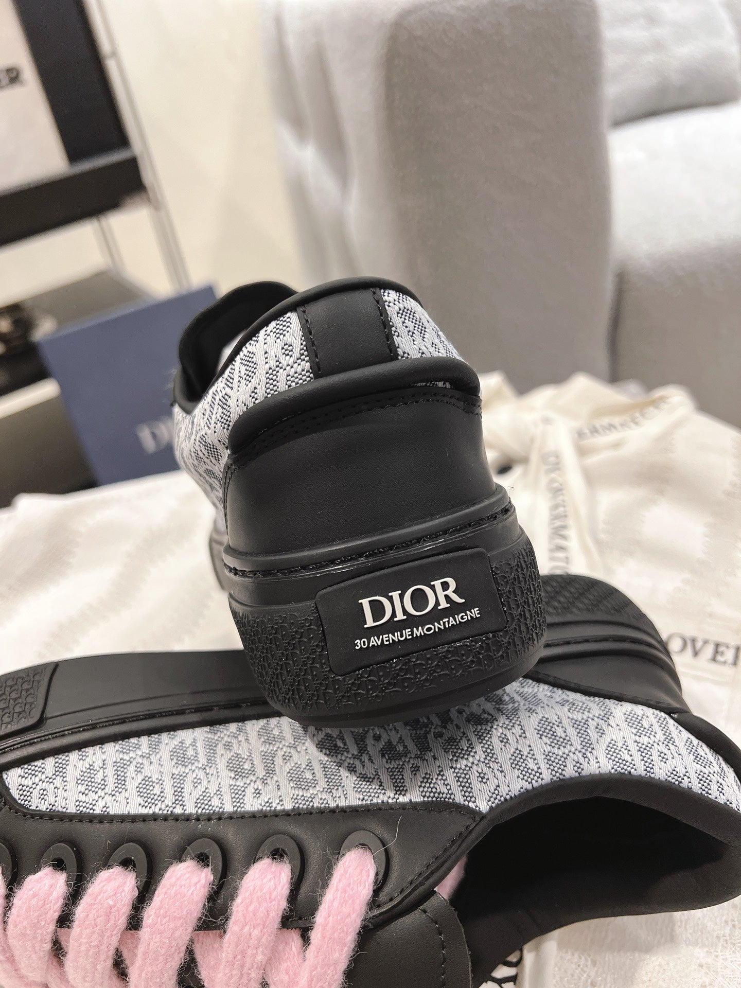 Black low-top sneaker heel with Dior label and patterned sole edge