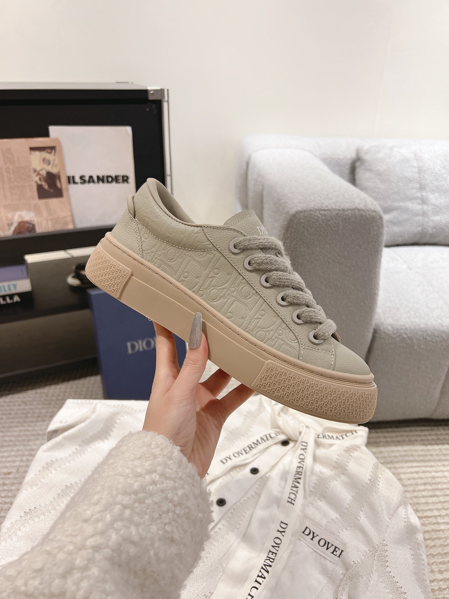 Unisex low-top sneaker in light gray-beige with textured upper and lace closure
