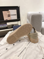 Unisex sneakers underside: light beige rubber sole with circular tread pattern
