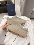 Unisex low-top sneakers in light gray-beige with lace-up and thick rubber sole