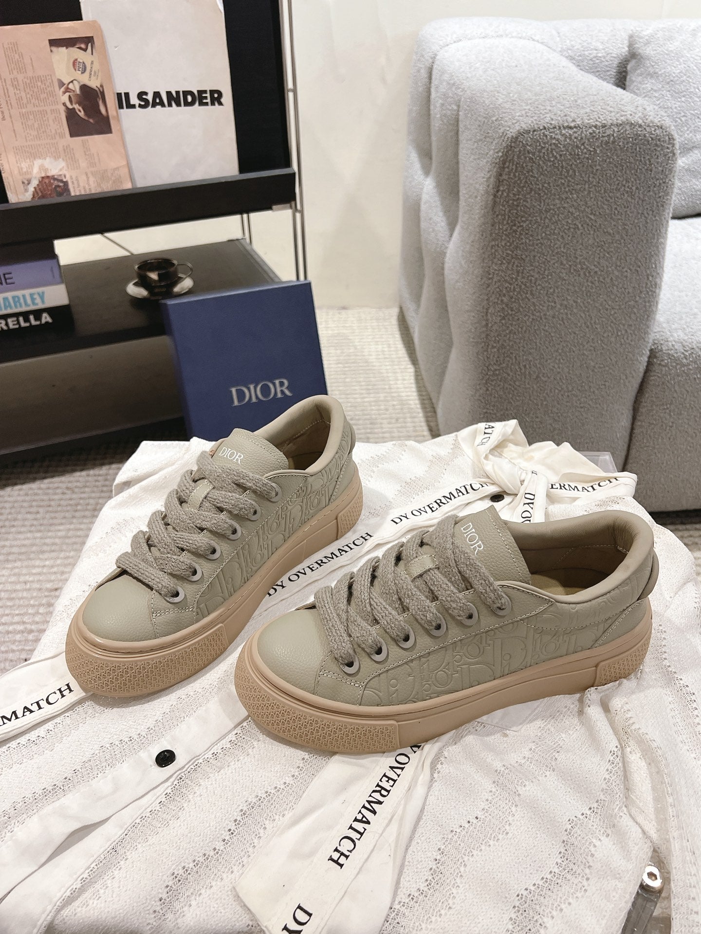 Unisex low-top sneakers in light gray-beige with lace-up, Dior logo patches