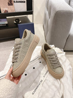 Unisex low-top sneakers in beige with lace-up and contrast sole edge